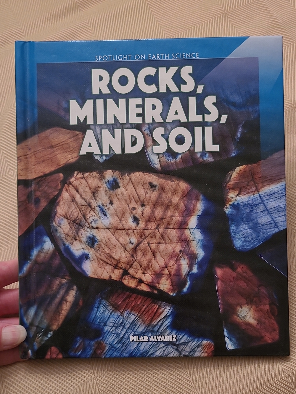 NEW 4 Book Set Rocks And Minerals - Picture 8 of 13
